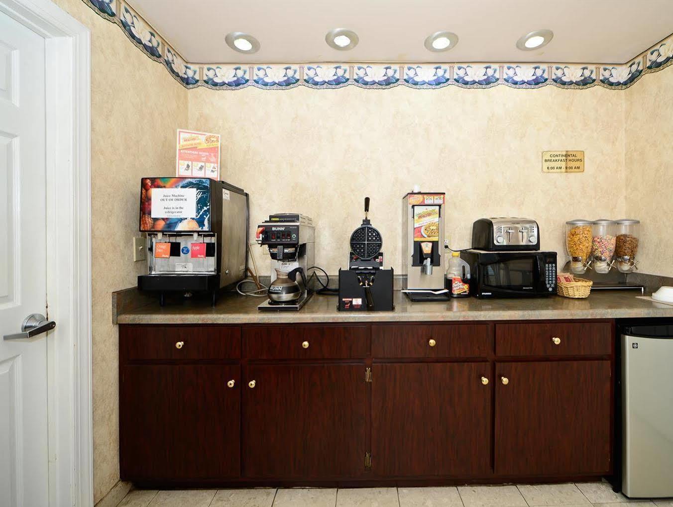 Red Roof Inn Muscle Shoals Bagian luar foto