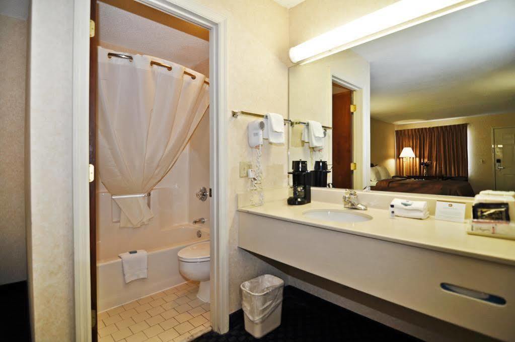 Red Roof Inn Muscle Shoals Bagian luar foto